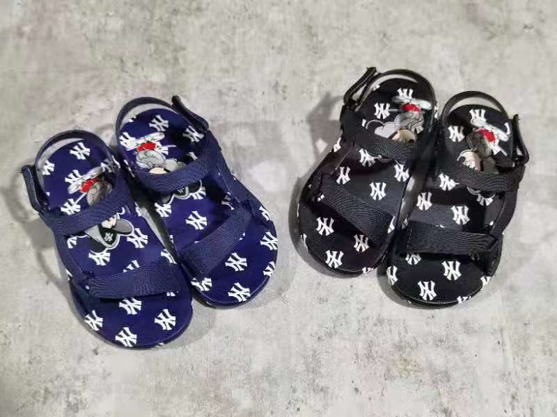 2021/4/26-1 (أحذية الأطفال ) New slippers  موديلات الشحاطات   الجديد على تاريخ