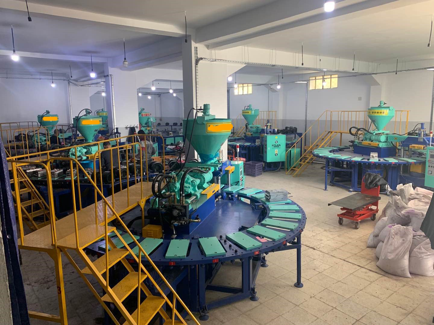 Air Blowing machine(one colour)  مكينة النفاش أر بلوين  لصناعة الشحاطات اللون الواحد